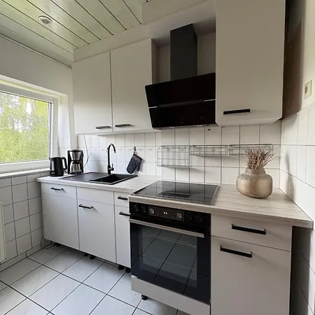 Neu Moebliert 3 70qm Mit Kueche, Balkon, Wc, Appartement