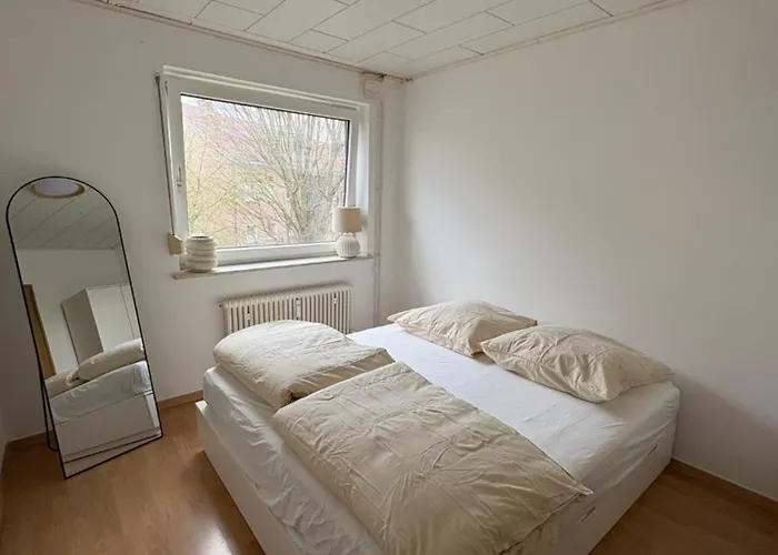 Neu Moebliert 3 70qm Mit Kueche, Balkon, Wc, Apartman *