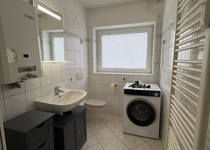 Neu Moebliert 3 70qm Mit Kueche, Balkon, Wc, Apartman *