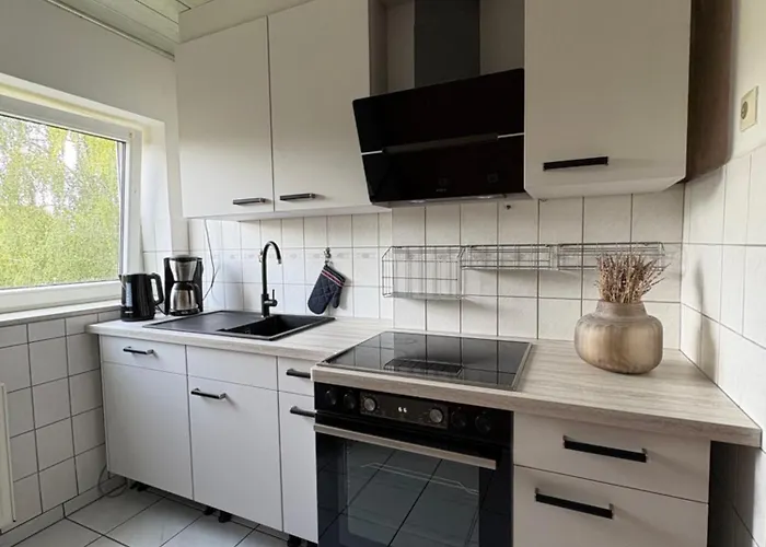Neu Moebliert 3 70qm Mit Kueche, Balkon, Wc, Apartman
